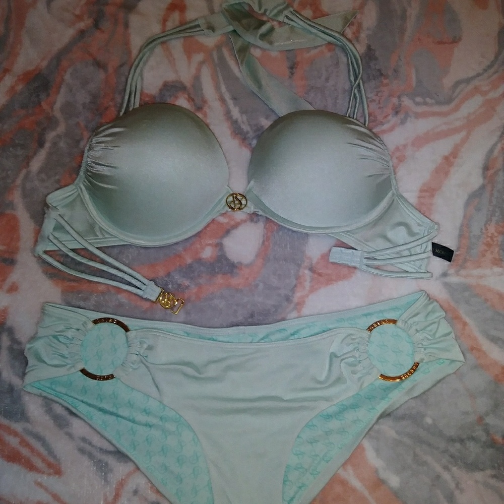 Bombshell bikini
